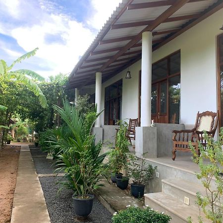 Hotel The Dale Mirissa Exterior foto